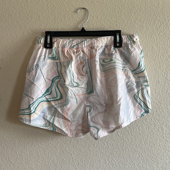 Women’s Old Navy Active Athletic Shorts Lined size large - Picture 4 of 9